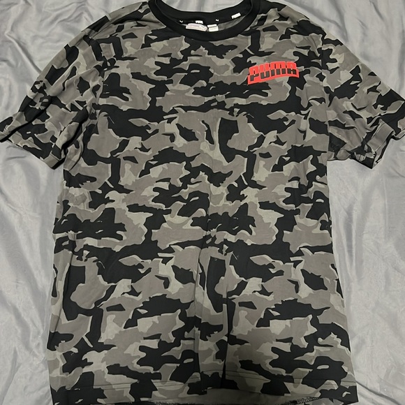 Men’s medium tshirt bundle. Comes with three shirts, all size medium. - Picture 3 of 3